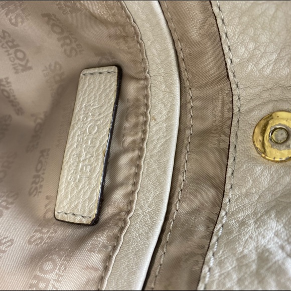Michael Kors Crossbody Bag in cream - Picture 8 of 8